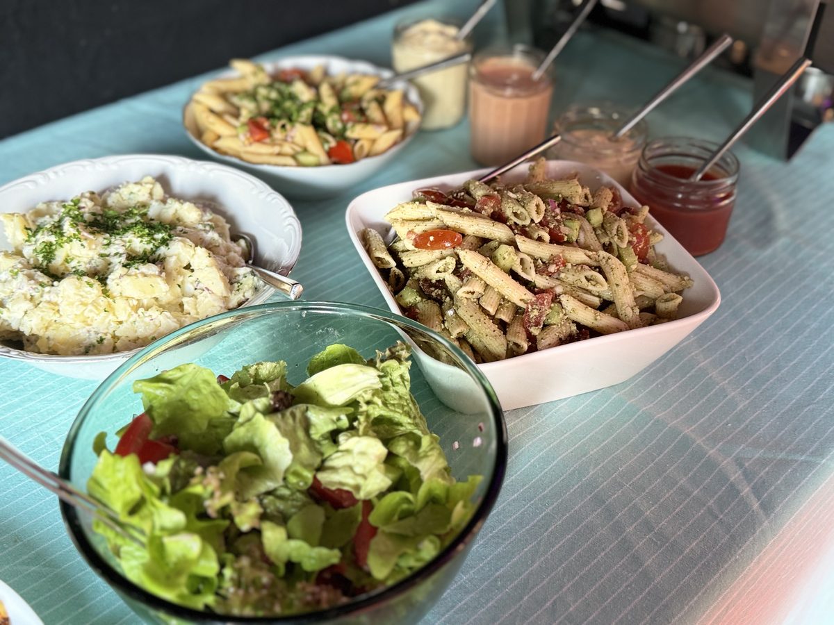 Salades bij BBQ Tersagoesting